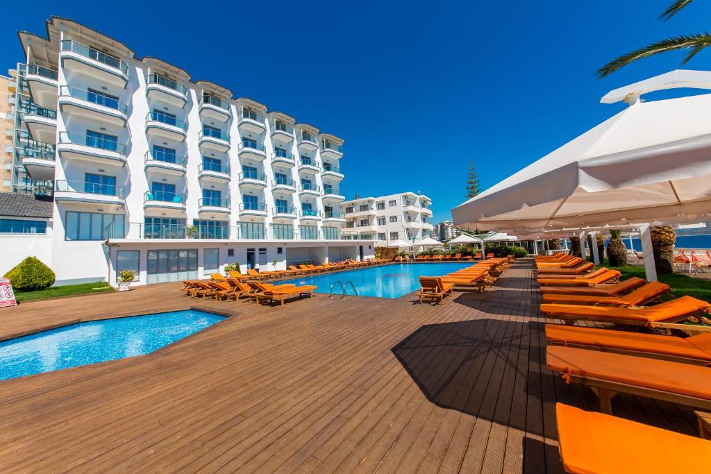 Saranda Palace 4*, Саранда