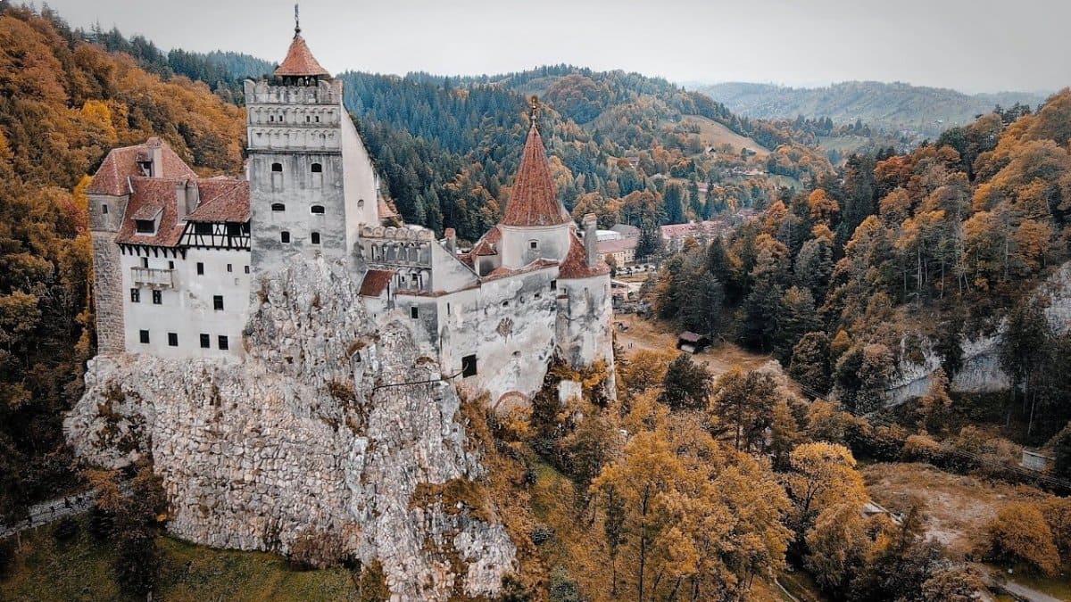 Замки Трансільванії і терми Бухареста